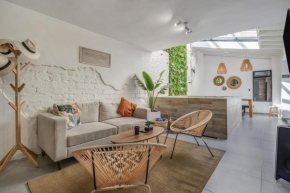 NOWA Makondo Apt - Large Jacuzzi and AC on Main Provenza St